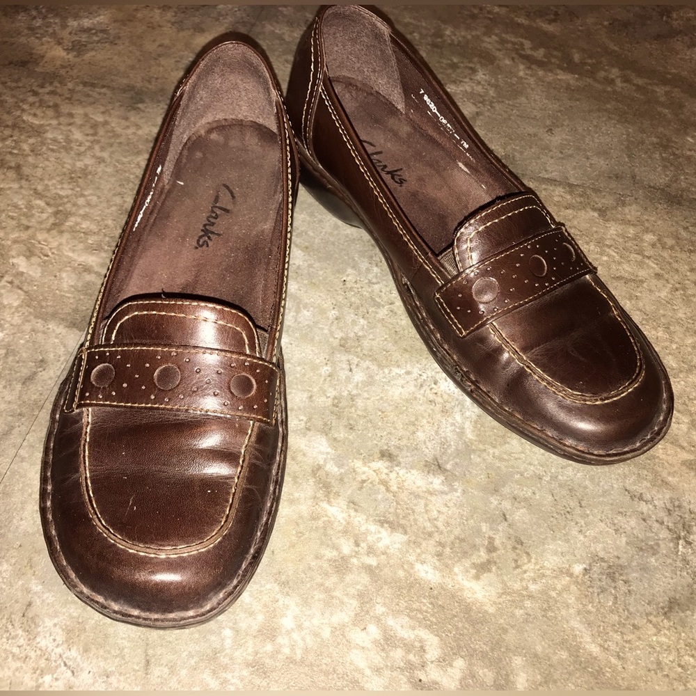 Clarks brown flats, size 7